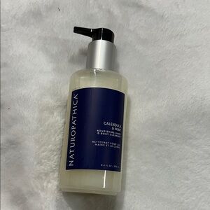 Naturopathica Calendula & Mint Nourishing Body Cleanser - Blue and Cream